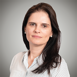 Claudia-Tavares-300x300